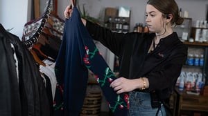 A retail sales associate using the Curve radio